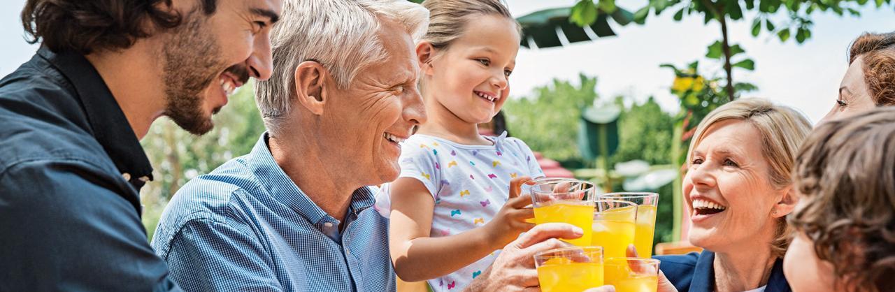 slides/Essential_family-drinking-lemonade_1800x600px_1_1.jpg